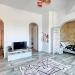 Guest - 8 *