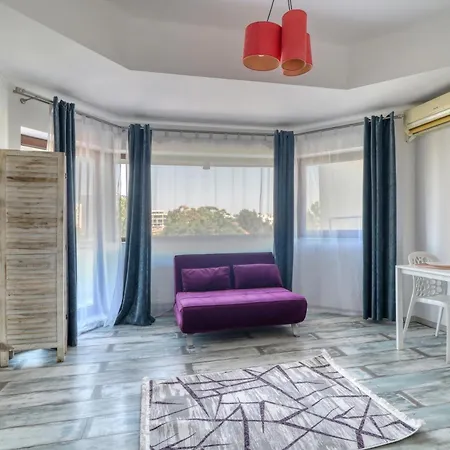 Guest - 8 *