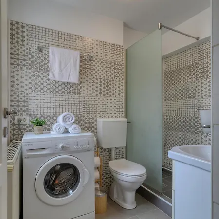 Apartament Guest - 8 *