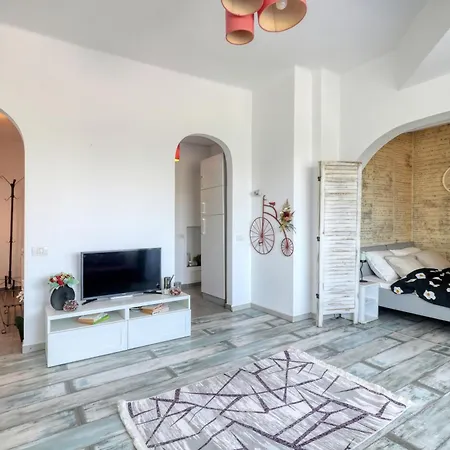 Guest - 8 Apartament *